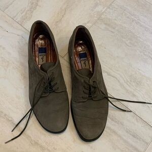 Ecco Women’s Olive Green Suede Oxford Lace-Up Shoes